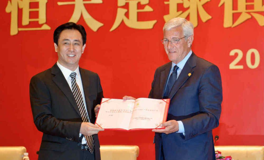 多家媒体：加维右膝十字韧带撕裂，将错过整个赛季据RAC1等多家西媒报道，西班牙足协已经通知巴萨，加维右膝十字韧带撕裂。